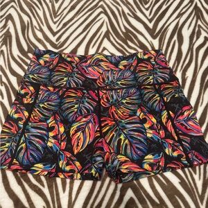 Colorful Leaf Print Shorts • CVG • LIKE NEW CONDITION